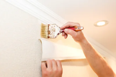 Pose de papier peint à Ore — revêtements muraux et toiles de verre